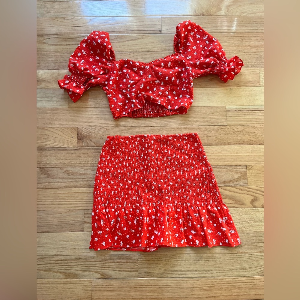 HM Women’s 2 Piece Skirt Set